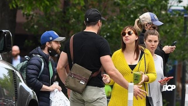 Daniel Radcliffe cuts a figure in Manhattan with long term partner Erin Darke смотреть онлайн