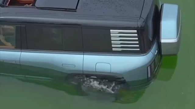 Плавающий автомобиль Yangwang от компании BYD