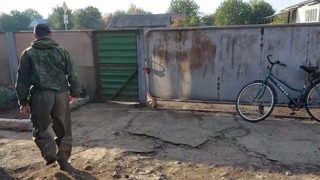 ВЛОГ: Убираю двор / Сжигаю мусор / Что делать с ванной /Будни в деревне