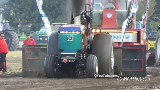 John Deere Pullers in Different Colours than John Deere Green | Tractor Pulling Denmark смотреть онлайн