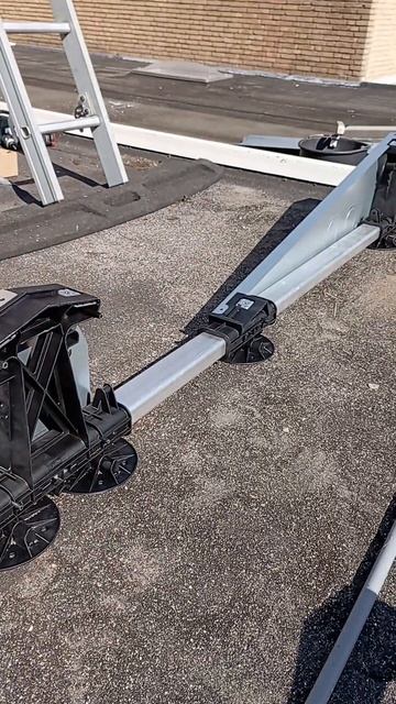 Как собрать профиль на ровную крышу. Солнечные панели.Не забудьте подписаться... смотреть онлайн