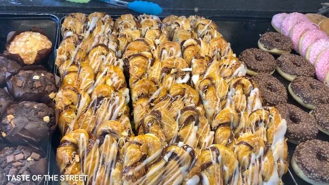HUGE bakery and cafe shop at London Portobello Market смотреть онлайн