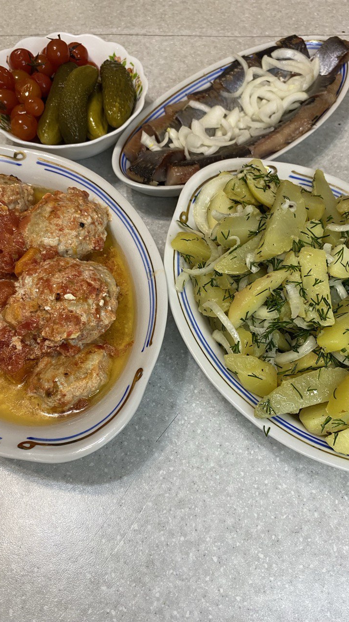 Идея ужина ПО ДЕРЕВЕНСКИ.Вкусный картофель.Тефтели.Соленья. смотреть онлайн