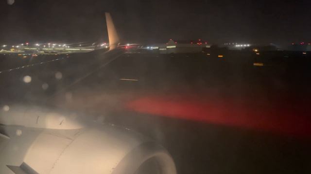 Взлет из ночной Москвы Boeing 737-800 Utair смотреть онлайн