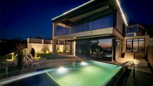 Самый большой дом в Сочи и довольно в хорошем месте находится. Красивые дома в Сочи