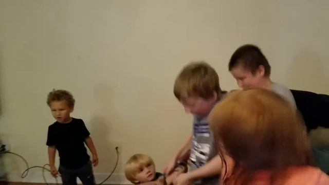 Family tug of war lol смотреть онлайн