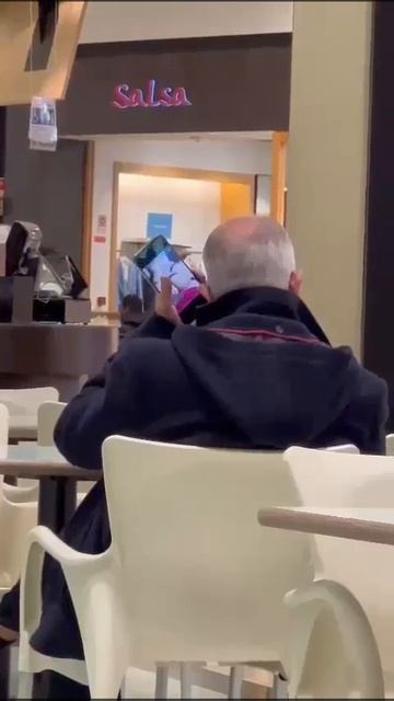 ПЕНСИОНЕР В АЭРОПОРТУ смотреть онлайн