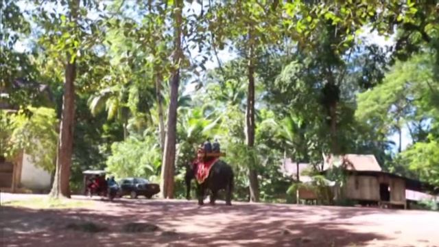Angkor Thom, Baksey Cham Krong, Bayon Temple