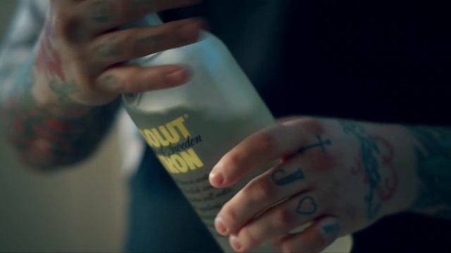 How to mix a Absolut Sun Drink Cocktail | Absolut Drinks смотреть онлайн
