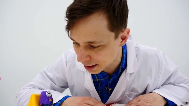 Видео для мальчиков - Доктор Ой и миньонотерапия! Игры в больничку в видео про игрушки - Сборник смотреть онлайн