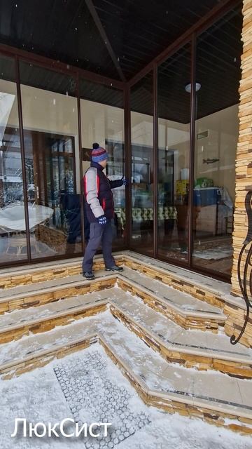 Показываю барбекю комплекс с уникальным остеклением смотреть онлайн