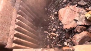 Строительство, дробление щебёнки