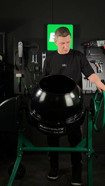 Когда нужна кастрюля побольше!😂😂 #бетоносмеситель #электролайт #инструмент #бетономешалка смотреть онлайн