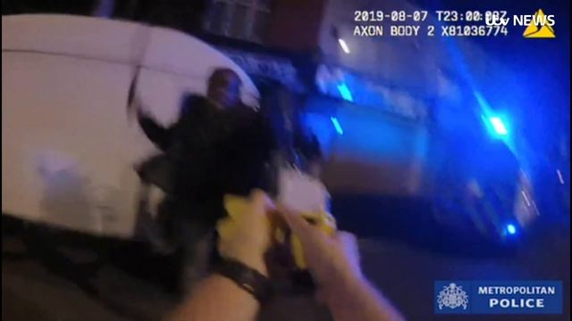Bodycam footage shows van driver repeatedly hitting police officer with machete | ITV News смотреть онлайн