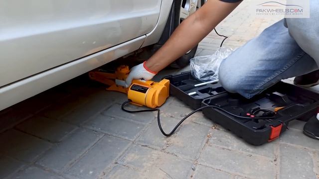 Electric Jack With Tool Kit Sos Kit For 2 Ton Hydraulic Jack | PakWheels смотреть онлайн