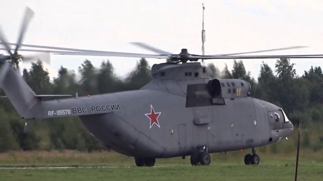 МИ-26. Взлет по самолётному. Кубинка Армия-2017 смотреть онлайн