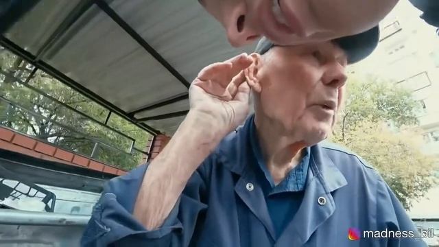 Edward Bil Помог незнакомым Бабушке и Дедушке!!! смотреть онлайн