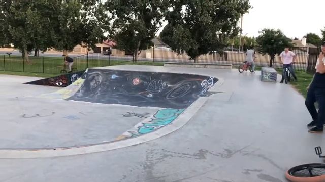 Vicitando a un Viejo Amigo BMX LIFE смотреть онлайн