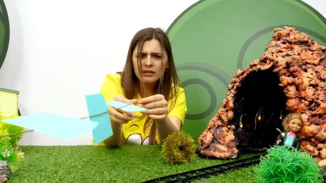 Куда пропал ПОЕЗД? Ищем игрушки по подсказкам вместе с Машей Той Клаб и Челси! смотреть онлайн