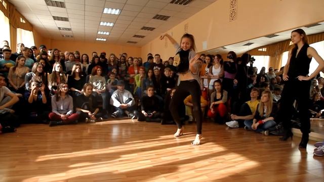 Алхимия 2013 - Waacking Solo Battle - 1/8 Ксюша vs Лиля смотреть онлайн