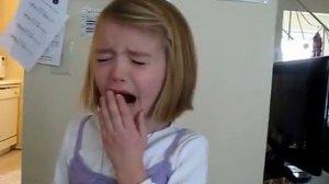 Самостоятельное удаление молочного зуба у ребенка может вызвать стрес