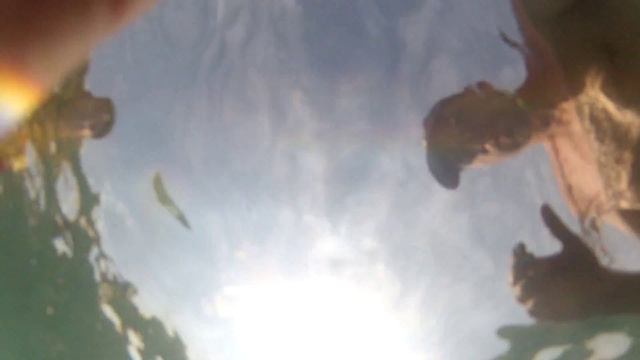 Турция. Маша и Яна плавают в море смотреть онлайн