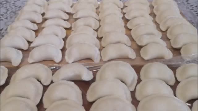 Вареники с картошкой и луком. МОЯ МАМА ГОТОВИТ ТОЛЬКО ЭТО ТЕСТО на ВАРЕНИКИ смотреть онлайн