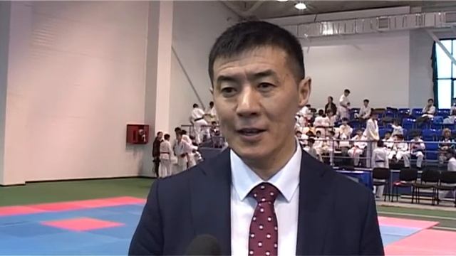 Более пятисот бойцов начали борьбу за золотые медали