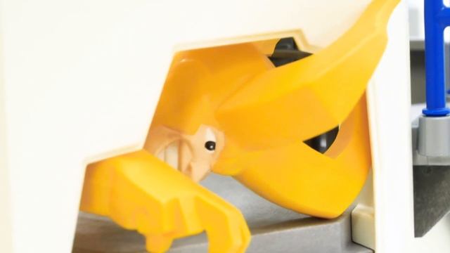 Человек Паук в ловушке! Той Мастер спасает супергероя! - Игры битвы. Детские видео шоу Toy Master смотреть онлайн