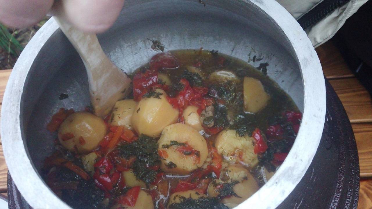 Картофель с мясом и овощами в афганском казане. Пальчики оближешь! смотреть онлайн