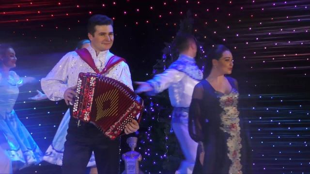 Святослав Шершуков, Марта Серябрякова и Шоу-балет «Фестиваль» - Новогоднее попурри смотреть онлайн