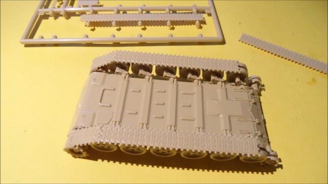 REVELL 1/72 T-72 M1 - A Build In Pictures / DDR Ehren Parade смотреть онлайн