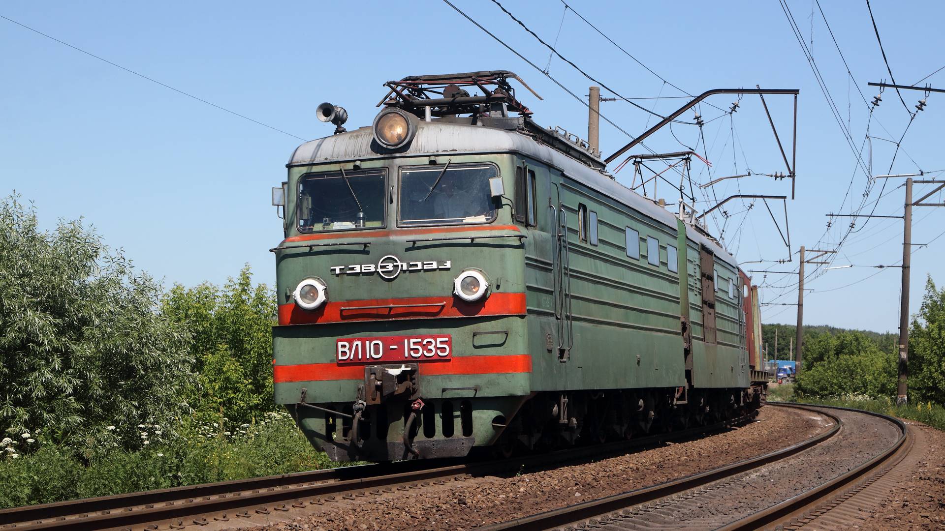 Круглобуферный ВЛ10-1535,"бритый" ВЛ10-1316,зелёная "машка",два экс-"попугая" и другие поезда на БМО смотреть онлайн