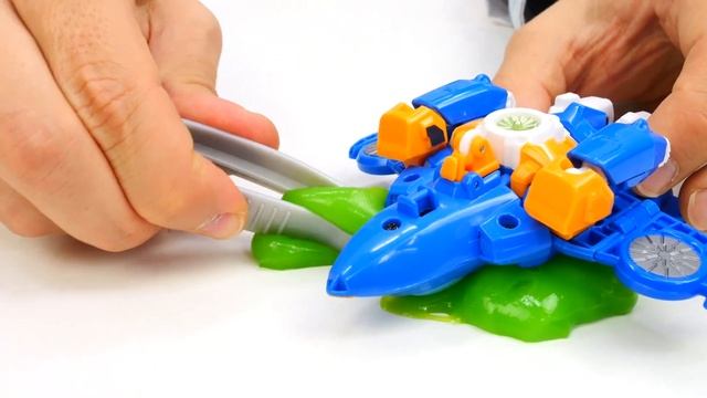 Тоботы вляпались в слаймы! Роботы Трансформеры в видео для мальчиков Доктор Ой смотреть онлайн