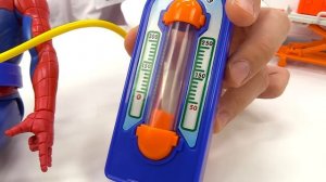 Игры для мальчиков – У Человека Паука проблемы с паутиной! – Супергерои в видео с игрушками.