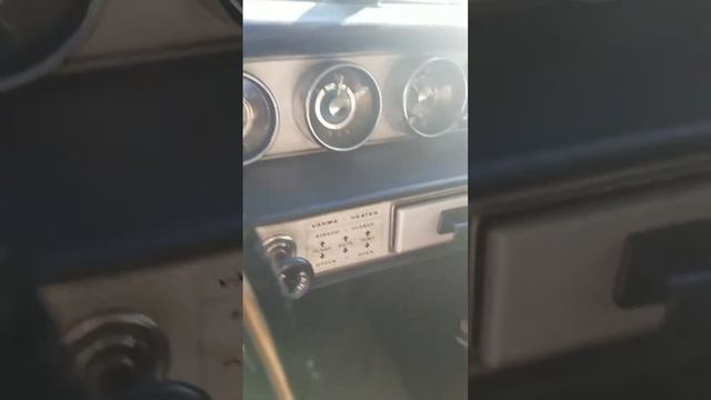 Volvo 1800 S drive around neighborhood. смотреть онлайн