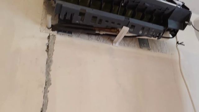 Демонтаж внутреннего блока кондиционера | Снять внутренний блок кондиционера для ремонта помещения смотреть онлайн