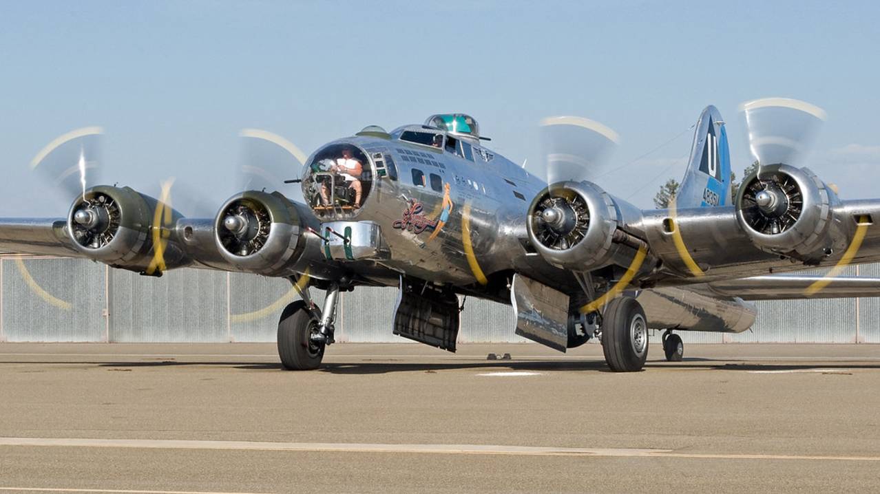B-17G Flying Fortress (Revell) 1-72 part 2 смотреть онлайн