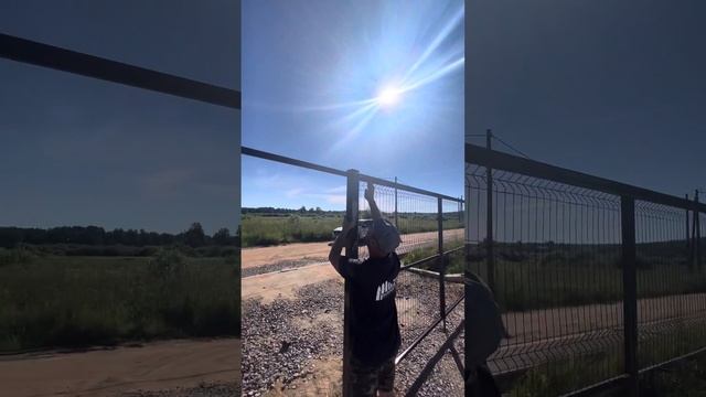 Монтаж забора из сетки 3D Gitter Гиттер и въездной группы. 30 июня 2022 г.