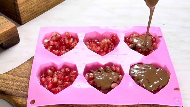 ТРЕНДОВЫЙ ДЕСЕРТ 2024 года “ГРАНАТ В ШОКОЛАДЕ”. Очень вкусный десерет. смотреть онлайн