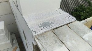 Цементно песчаный клей отрывается с газоблоком .