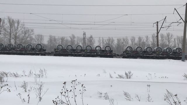 Электровоз ВЛ11.8-614/615Б с грузовым поездом и ТЭМ14-0004 резервом смотреть онлайн