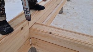 Вырезка внутренних стен на доме из бруса в тёплый угол