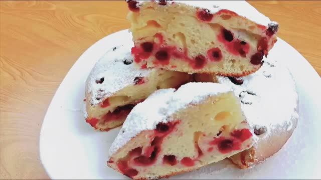 Вкуснее не бывает!Нежнейший ЗАЛИВНОЙ сметанный ПИРОГ с брусникой!Пирог «Все смешал и в духовку» смотреть онлайн