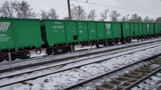 Синара с грузовым поездом проходит через Деповскую смотреть онлайн