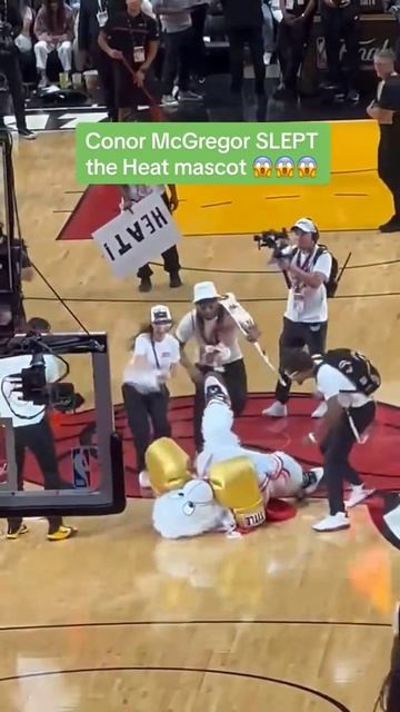 У вас два пропущенных от Макгрегора смотреть онлайн