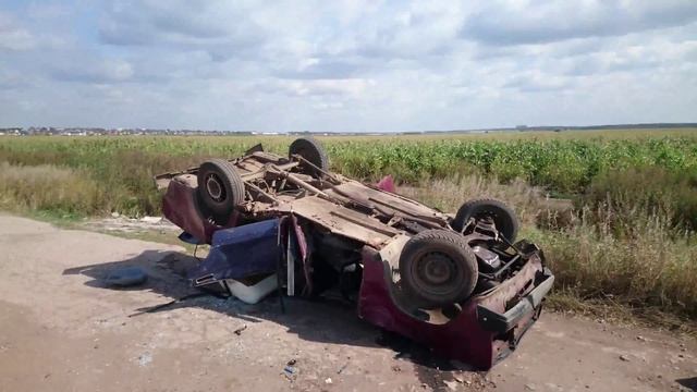 Бесхозная машина в поле:)) смотреть онлайн