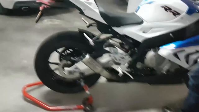 BMW S1000RR 2016 stock exhaust / SC PROJECT CR-T exhaust смотреть онлайн