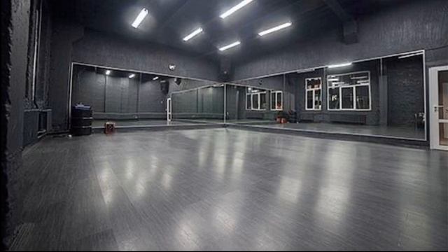 ‘Black Mamba’ by aespa but you’re practicing in a dance studio смотреть онлайн