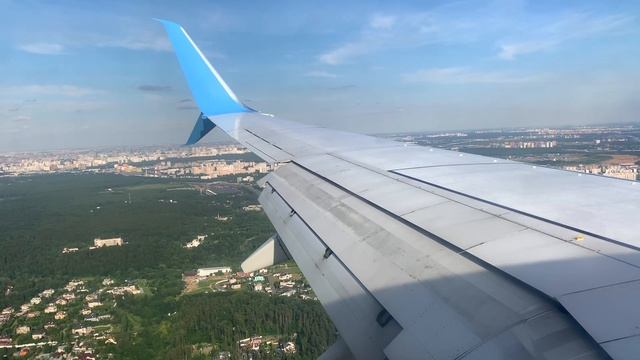 Посадка  Boeing 737-800 в Москве Победа